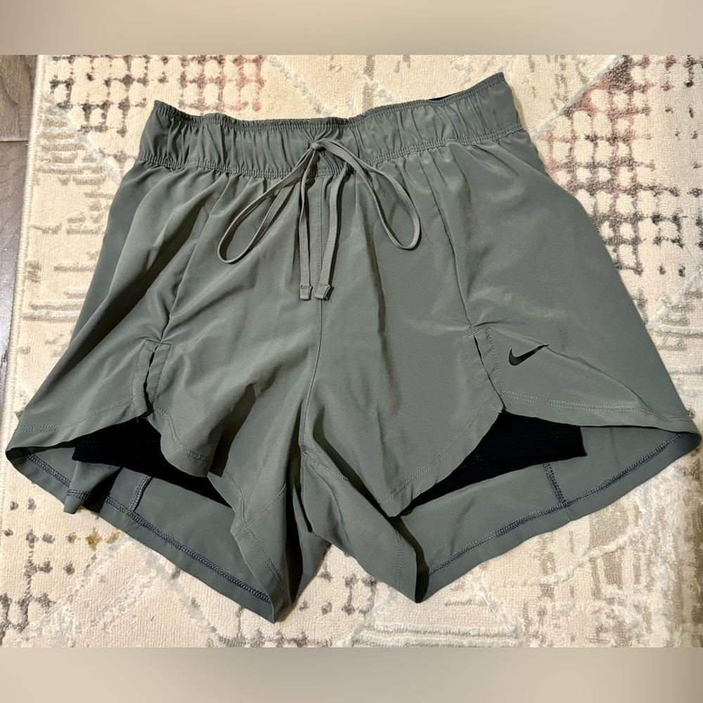 NIKE Dri-Fit Gray Shorts